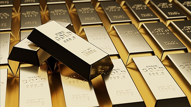 everyones-buying-gold-should-you