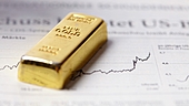 Gold price tumbles on easing global risks