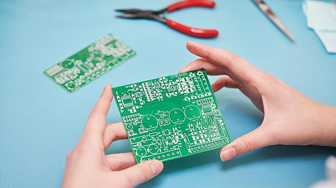 अपोलो माइक्रो सिस्टम्स शेयर 15% ऊपर: निवेशकों के लिए क्या?