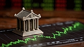 HDFC फ़्लेक्सी कैप ने बैंकों में बढ़ाया निवेश, लेकिन इन दिग्गज कंपनियों से निकाला पैसा