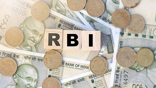 Most bond fund managers were right expecting status quo of interest rates. But they were unprepared for the RBI governor's stance on interest rate outlook