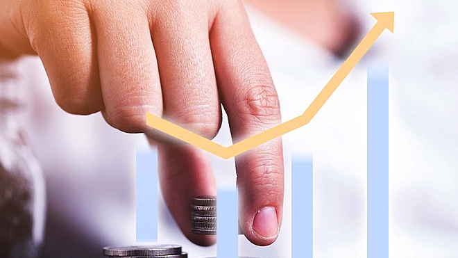 Banks are going to lower and lower interest rates. Can you earn more by choosing mutual funds instead?
