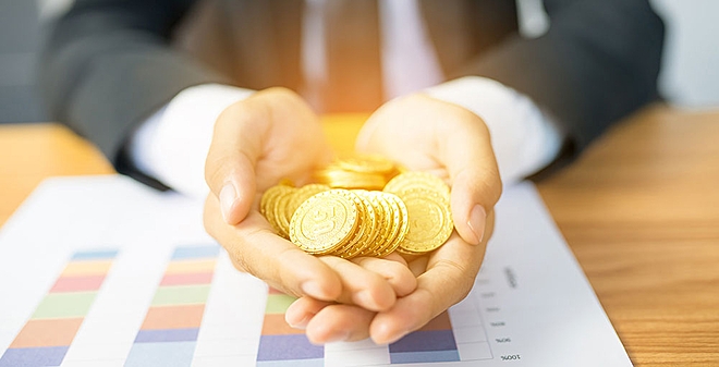 Gold may be a favourite for those who avoid financial investments, but for anyone else, it makes little sense