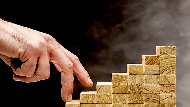 Debt funds have been hit by downgrades and defaults. In the latest issue of 'Mutual Fund Insight', we tell you how you can pick promising debt funds