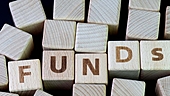 What is the difference between an ETF and an FoF?