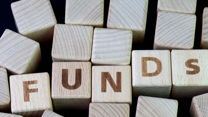 What is the difference between an ETF and a FOF?