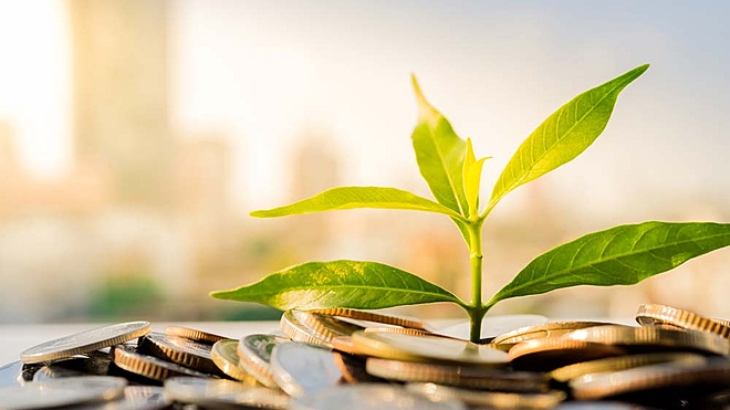 A mid-cap stock that thrives on both value & growth