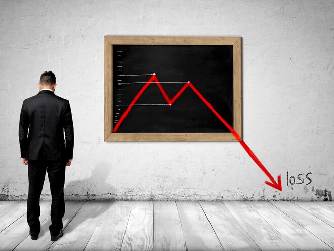 Can the value of a mutual fund investment drop to zero?