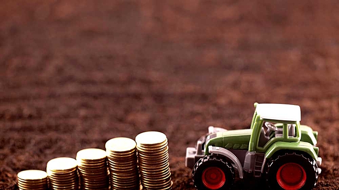 Does tax-harvesting make a difference?