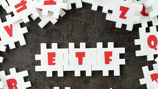 Dhirendra Kumar talks about the difference between ETFs and index funds and their pros and cons