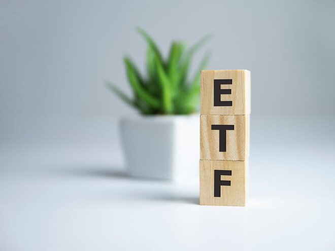What happens to the dividends in an ETF?