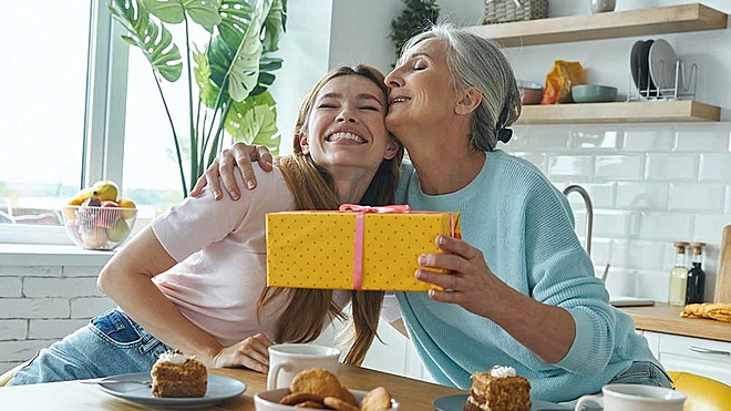 Monetary gift tax: Income tax on gift received from parents