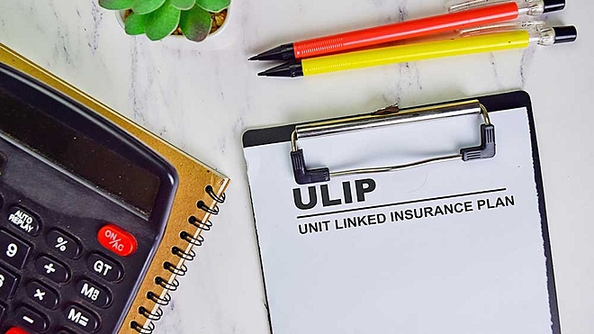 ULIP maturity benefit: Who receives it? Policyholder, insured, or nominee?