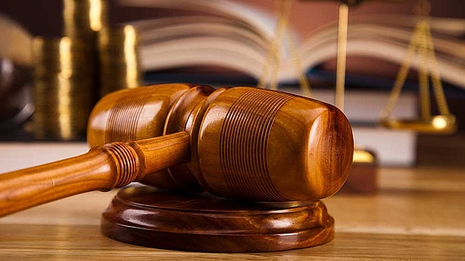 Axis Mutual Fund front-running case | SEBI penalises senior officials