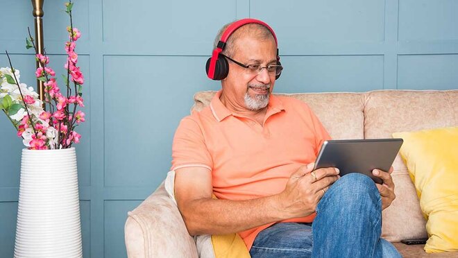 एक रिटायर्ड व्यक्ति को इक्विटी में कितना निवेश करना चाहिए?