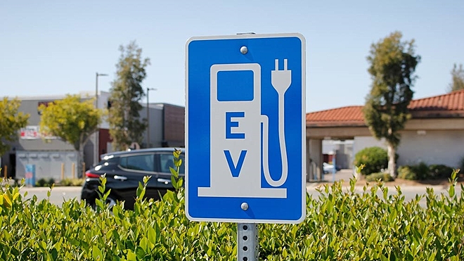Find out how increasing EV adoption can stunt this city gas distributor's growth